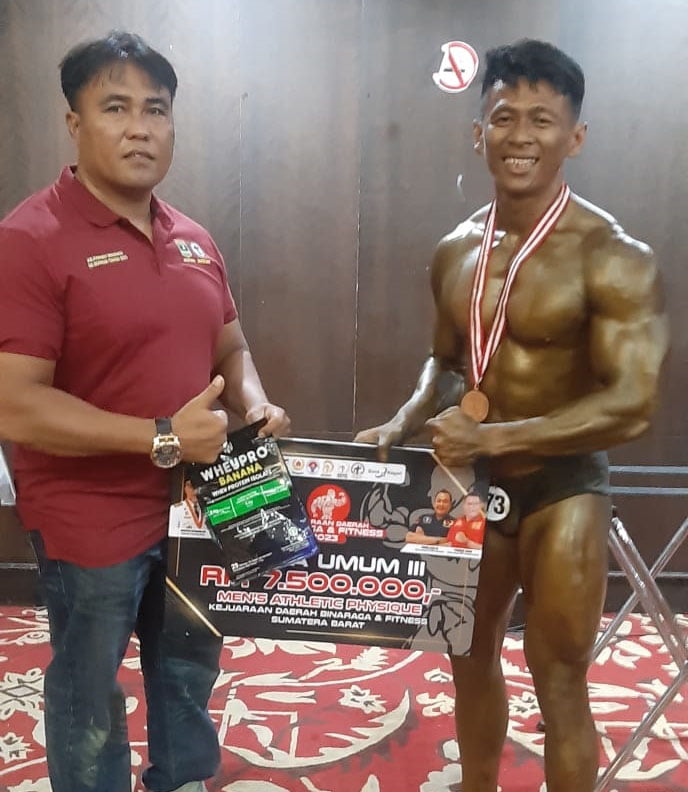 Kejurda PBFI Sumbar di Padang, Atlet Binaraga Budi Permana Raih Perunggu 1 SUMBANGKAN MEDALI— Budi Permana, atlet binaraga Persatuan Binaraga Indonesia (PBFI) Kota Sawahlunto sumbangkan medali perunggu di kelas Mens Athletic Physique pada Kejurda PBFI Sumatera Barat di Padang.
