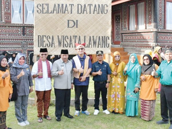 DESA WISATA LAWANG— Kemenparekraf yang diwakili Direktur Tata Kelola Destinasi, Indra Ni Tua mengunjungi Desa Wisata Lawang, Nagari Lawang, Kecamatan Matur, Kamis (11/5).
