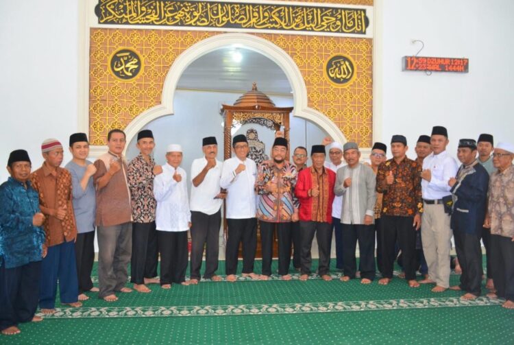PERESMIAN—Wali Kota Padang Hendri Septa saat meresmikan Masjid Al Muhajirin di Perumahan Sinar Limau Manis Permai, Kelurahan Koto Lua, Kecamatan Pauh.