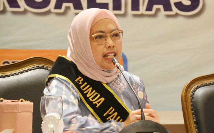 Genny Hendri Septa Ajak Guru PAUD Berperan Aktif Cegah Stunting 1 BIMTEK— Bunda PAUD Kota Padang Ny Genny Hendri saat membuka Bimtek Penurunan Stunting bagi tenaga pendidik, pengawas dan penilik PAUD se-Kota Padang.