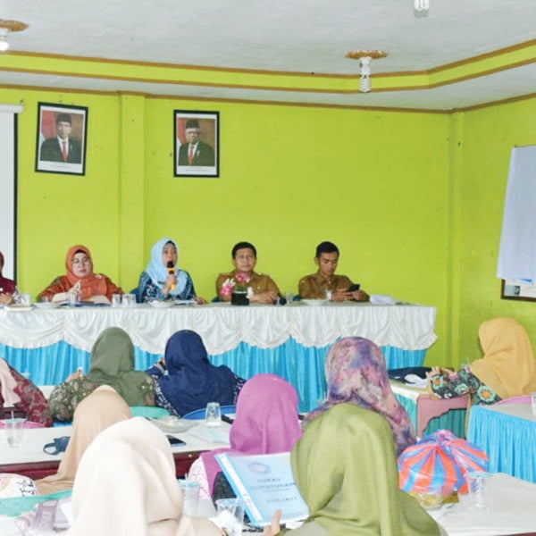 RAPAT EVALUASI— Ketua TP PKK Kabupaten Agam, Ny.Yenni Andri Warman hadiri rapat evaluasi persiapan lomba TP PKK tingkat Provinsi Sumbar yang akan digelar pada 12 Juni 2023.