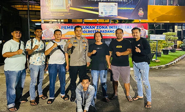 HAMILI PACAR—Pelaku AM (27) yang mencabuli pacarnya di bawah umur hingga hamil ditangkap Tim Klewang Polresta Padang.