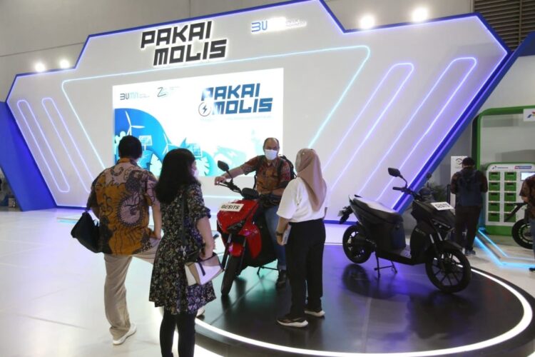 #PakaiMolis— Lewat booth #PakaiMolis, BUMN menunjukkan bahwa Indonesia kini sudah memiliki ekosistem kendaraan listrik yang sangat komprehensif.