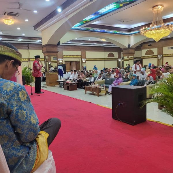 IKM Jabodetabek Gelar Halal Bi Halal, Andri Warman: Tetap Solid dan Bersatu di Perantauan 1 HALAL BI HALAL— Ikatan Keluarga Maninjau (IKM) se-Jabodetabek melaksanakan Halal bi halal bersama Pemerintah Kabupaten Agam yang dihadiri Bupati Agam Dr H Andri Warman MM, Kamis (18/5) yang lalu.
