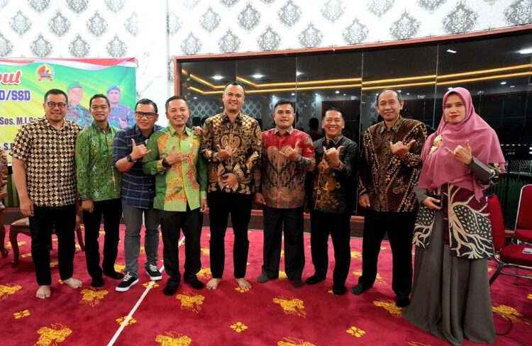 Pisah Sambut dengan Forkopimda, Letkol Inf Reno Handoko Kini Jabat Dandim 0310/SS 1 PISAH SAMBUT— Pemkab Sijunjung dan unsur Forkopimda menggelar pisah sambut pejabat lama dan pejabat baru sebagai Dandim 0310/SS.