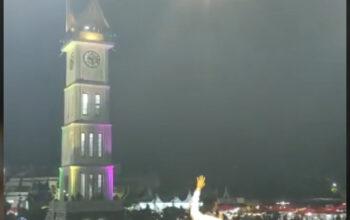 Ribuan warga ikuti Bukittinggi Bershalawat bersama UAS di Jam Gadang