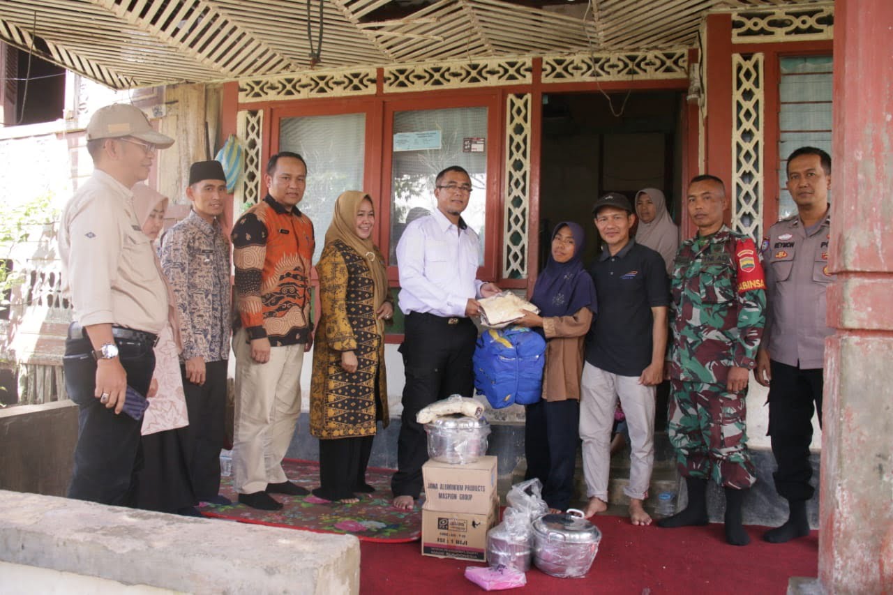 Rida Ananda Cepat Tanggap Berikan Bantuan Untuk Warga