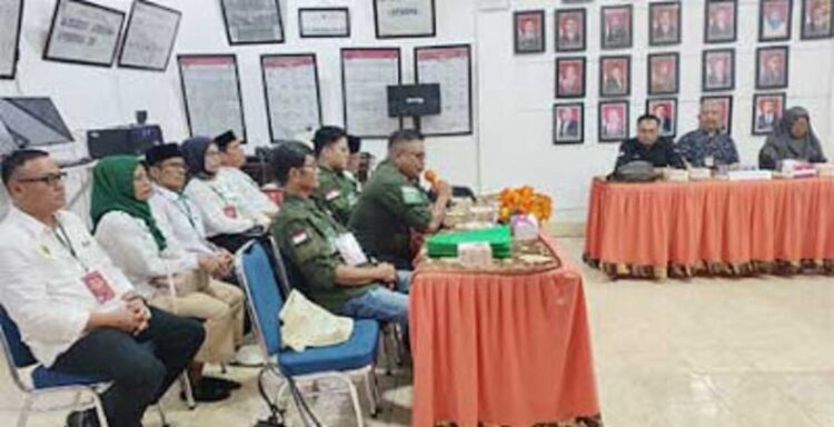 Pascapendaftaran 20 Bacaleg PKB ke KPU, Ronny Eka Putra Jelaskan Soal ada Lebah di Logo 1 SAMBUTAN—Ketua Dewan Pimpinan Cabang (DPC) Partai Kebangkitan Bangsa (PKB) Kota Sawahlunto Ronny Eka Putra memberikan sambutan usai memberikan berkas Bacaleg PKB Sawahlunto.