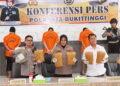Sindikat Narkoba Kirim 17,4 Kg Ganja via Ekspedisi, Dikemas dalam Kotak Sanjai, 3 Pelaku Ditangkap 11 Sindikat Narkoba Kirim 17,4 Kg Ganja via Ekspedisi, Dikemas dalam Kotak Sanjai, 3 Pelaku Ditangkap