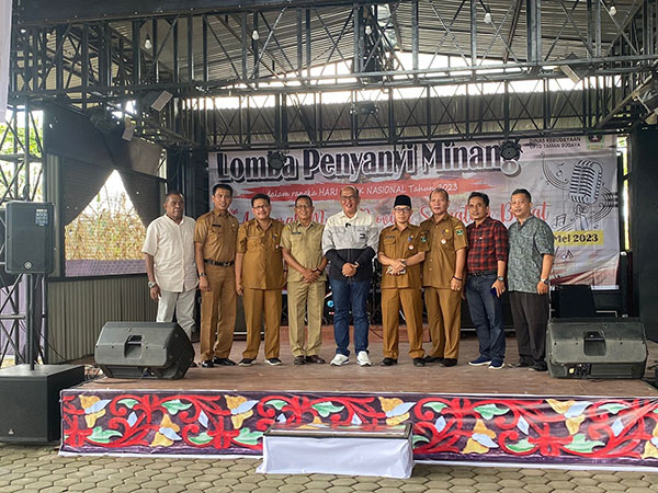 Supardi menjadi Aset bagi Kota Payakumbuh 1 FOTO BERSAMA—Ketua DPRD Sumatera Barat, Supardi berfoto bersama usai kegiatan di Kota Payakumbuh.