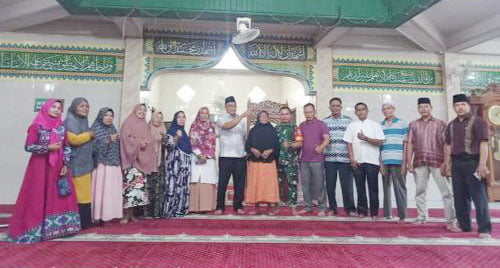 Jaring Aspirasi Masyarakat Lewat Reses Masa Persidangan II Tahun 2023 1 BERSAMA WARGA— Ketua DPRD Kota Padang, Syafrial Kani bersama warga saat reses di Masjid Asra Al- Bakrie di Kelurahan Olo, Kecamatan Padang Barat.