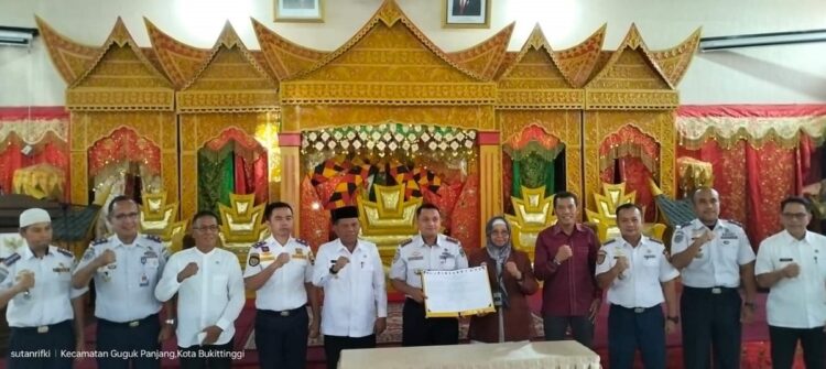 Selamatkan Aset Barang Milik Negara, Pemkab Teken MoU dengan Dirjen Perkeretaapian 1 NOTA KESEPAHAMAN—Wabup Rahmang usai teken kerja sama, foto bersama dengan Dirjen Perkeretaapian