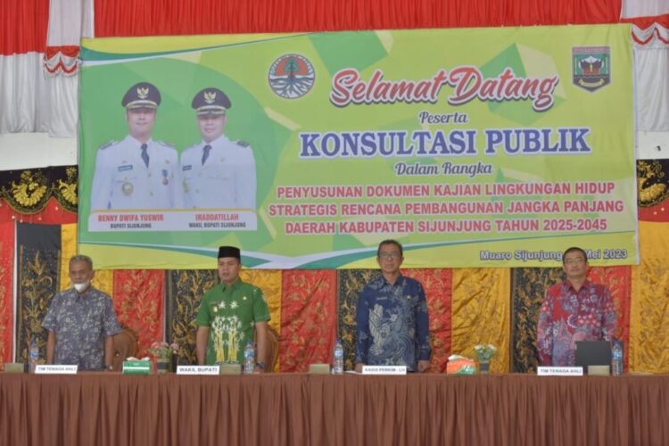 Wabup IraddatillahBuka Konsultasi Publik Penyusunan KLHS 1 Wakil Bupati Sijunjung Iraddatillah membuka acara Konsultasi publik tahap pertama dalam rangka penyusunan dokumen kajian lingkungan hidup strategis KLHS