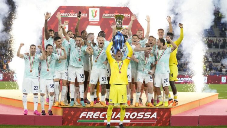 Lautaro Martinez Cetak Brace, Inter Kalahkan Fiorentina dan Rengkuh Gelar Juara Coppa Italia 1 JUARA— Inter Milan menjadi juara Piala Italia (Coppa Italia) 2022-2023. Di final yang digelar pada Kamis (25/5) dini hari WIB di Stadion Olimpico, Inter menang 2-1 atas Fiorentina.