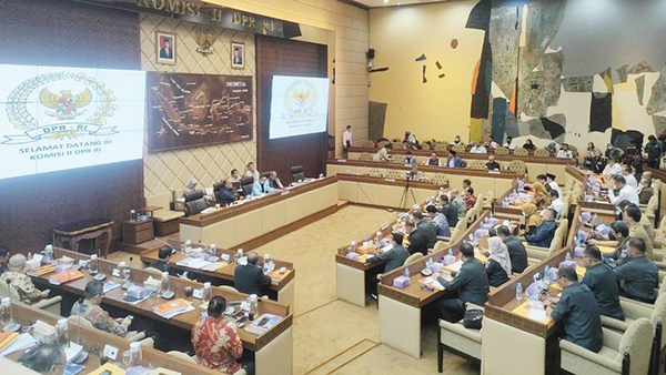 KPU Bakal Izinkan Peserta Pemilu Punya 20 Akun di Setiap Jenis Medsos 1 Rapat Dengar Pendapat— Rapat Dengar Pendapat (RDP) yang digelar Komisi II DPR RI bersama KPU RI, Bawaslu RI, DKPP), dan Kemendagri di Kompleks Parlemen, Jakarta, Senin (29/5).