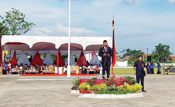 Peringati Harkitnas ke-115, Wako Ajak Masyarakat Kerja Keras, Kerja Cerdas dan Kerja Bersama 1 UPACARA HARKITNAS— Wako Hendri Septa bertindak sebagai inspektur upacara membacakan amanat saat peringatan Hari Kebangkitan Nasional ke-115 di Lapangan Tugu Apeksi, Balaikota Padang, Senin (22/5).