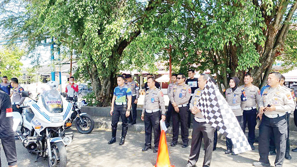 MEMBUKA— Dirlantas Polda Sumbar, Kombes Pol Hilman Wijaya saat membuka perlombaan  bidang lalu lintas.