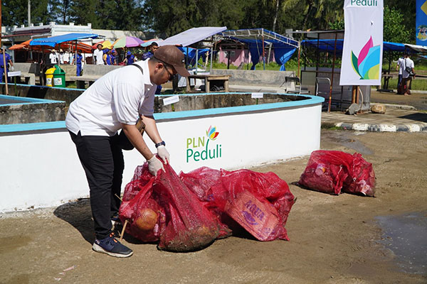 Ribuan Pegawai PLN Group Bersihkan Pantai dan Sungai Serentak Se-Indonesia 1 Konservasi Sungai