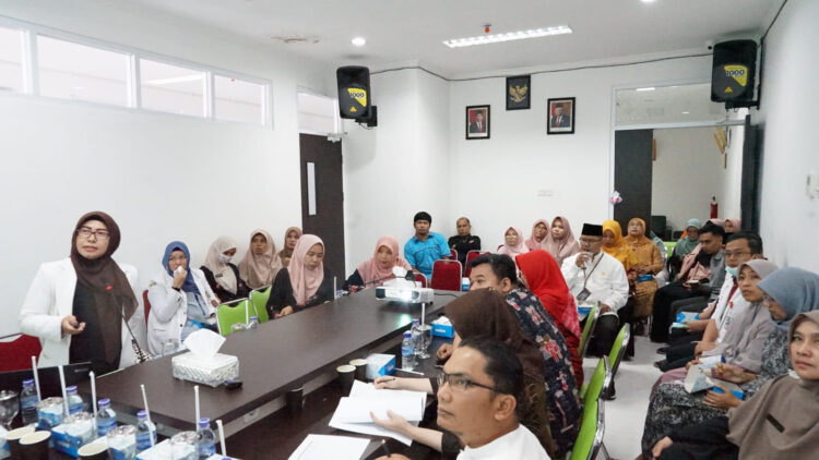 PENILAIAN— Tim penilai provinsi  yang di ketuai  Dr.dr Yevri Zulfiqar Sp.B, Sp.U(K) melakukan sesi penilaian lapangan Jumat (9/6) di RSUD Bukitinggi.