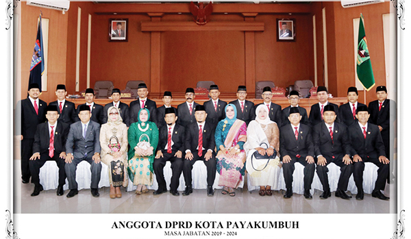 KETUA DPRD bersama Wakil Ketua dan seluruh Anggota DPRD Kota Payakumbuh 
masa jabatan 2019-2024.