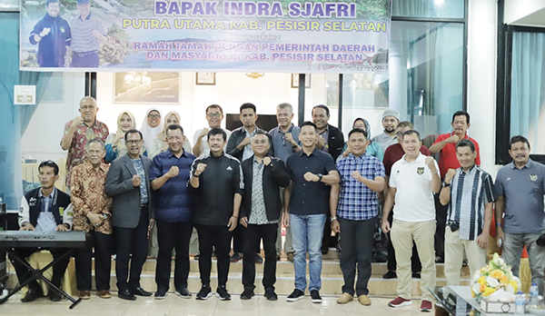 Harumkan Nama Daerah, Indra Sjafri Diganjar Penghargaan Putra Utama Pesisir Selatan oleh Bupati Rusma Yul Anwar 1 Jamuan makan malam Coach Indra Sjafri bersama Bupati Pessel dan Forkopimda Pessel.
