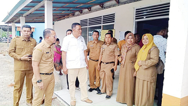 DPRD Dengarkan Laporan Pertanggungjawaban APBD tahun 2022, Suhatri Bur: Saran dan Kritik Berguna dalam Melaksanakan Program Pembangunan 1 KETUA DPRD Arwinsyah saat turun lapangan temui ASN.