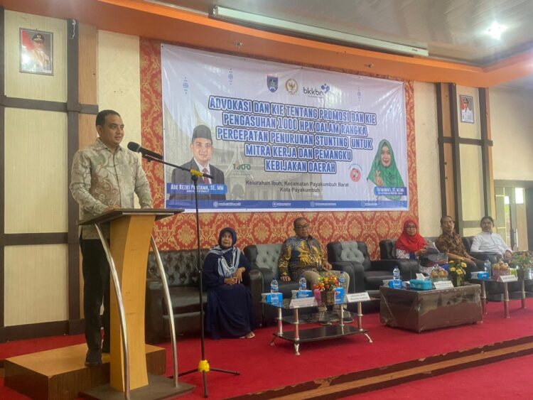 Pembangunan Jalan Usaha Tani, Ade: Ada DAK Rp5,2 M untuk Payakumbuh 1 ADVOKASI KIE— Anggota Komisi IX DPR-RI Ade Rezki Pratama memberikan sambutan saat membuka kegiatan advokasi KIE tentang promosi dan KIE.
