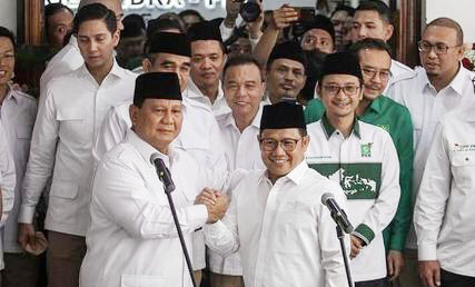 Andre Rosiade: Muhaimin Pemegang Kunci Cawapres Prabowo 1 DEKLARASI KOALISI— Anggota Dewan Pembina Partai Gerindra Andre Rosiade bersama Ketua Umum DPP Partai Kebangkitan Bangsa (PKB) Muhaimin Iskandar atau Gus Muhaimin, saat deklarasi koalisi Gerindra-PKB, beberapa waktu lalu.