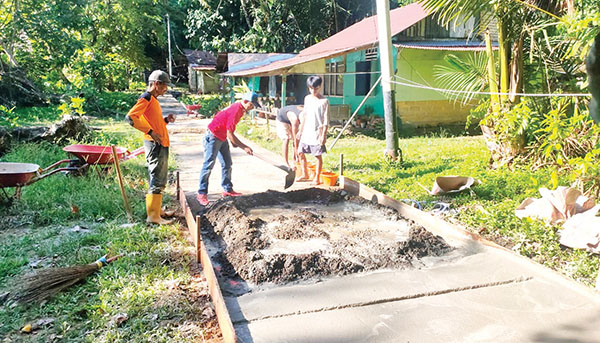 BBGRM 2023— Warga di Kelurahan Air Manis, Kecamatan Padang Selatan melakukan gotong royong memperbaiki kurang lebih 130 meter jalan yang menjadi jalur evakuasi tsunami.