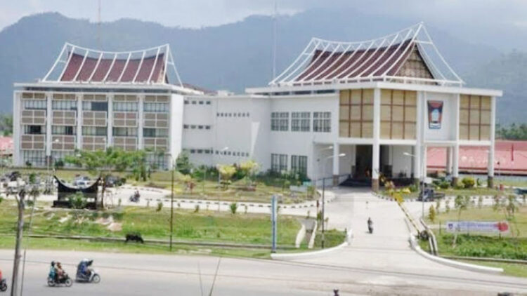 BALAI KOTA— Pemko Padang menetapkan pelaksanaan Hari Raya Idul Adha pada tanggal 10 Zulhijjah 1444 H atau Kamis 29 Juni. Salat Ied rencananya dipusatkan di Lapangan Kantor Balaikota Padang, Aie Pacah.