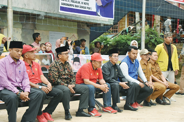 Buka Turnamen Bola Volly JBS