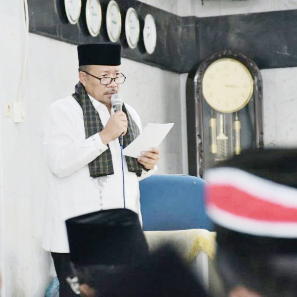 Lepas 512 CJH Agam, Andri Warman: Fokus Ibadah, Semoga jadi Haji Mabrur 1 LEPAS CJH— Bupati Agam, Andri Warman melepas 512 Calon Jamaah Haji (CJH), di Masjid Al Huda Tanjuang Alam, Kecamatan Ampek Angkek, Kamis (1/6).
