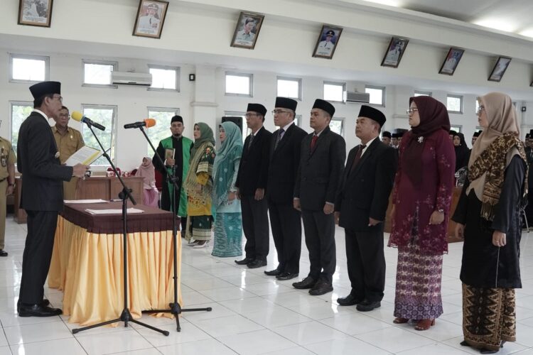 PELANTIKAN PEJABAT— Bupati Limapuluh Kota melantik pejabat tinggi pratama di lingkungan Pemkab Limapuluh Kota