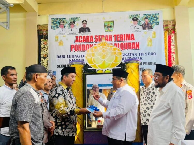 Ciptakan Generasi Qurani, Jauhkan Anak dari Pergaulan Bebas 1 SERAHTERIMA— Bupati Suhatri Bur meresmikan dan juga serah terima Pondok Tahfiz Al-Qur’an dari leting DTT/SMDE Polri Angkatan 2000 kepada Nagari Limau Puruik.