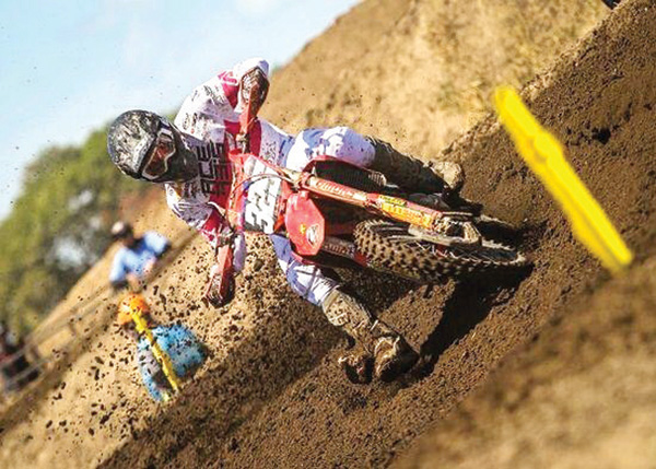 Bersaing Kompetitif dengan Crosser Dunia, Delvintor Raih Poin Perdana di MXGP Sumbawa 1 POIN PERDANA—Crosser binaan AHM, Delvintor Alfarizi meraih poin perdananya musim ini pada gelaran balap motocross dunia FIM Motocross World Championship (MXGP) kelas MX2, di Samota, Sumbawa.“