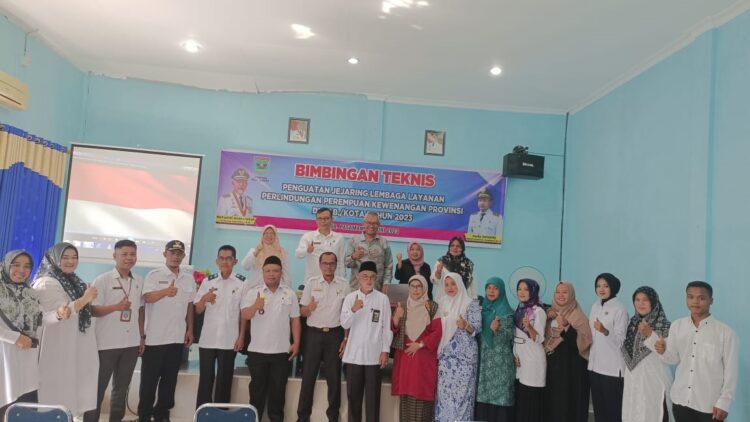 DP3AP2KB Sumbar Perkuat Jejaring Perlindungan Perempuan di Pasaman 1 PERLINDUNGAN PEREMPUAN—DP3AP2KB Sumbar menggelar kegiatan penguatan jejaring antar lembaga penyedia layanan perlindungan perempuan, Rabu (21/6) di Kabupaten Pasaman.