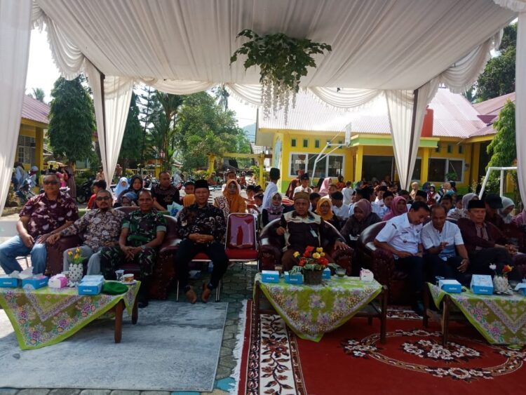 PELEPASAN SISWA— Babinsa Koramil 03/Sungai Pagu Kodim 0309/Solok, Sertu Syondesrial hadiri perpisahan dan pelepasan siswa dan siswi kelas VI SDN 04.