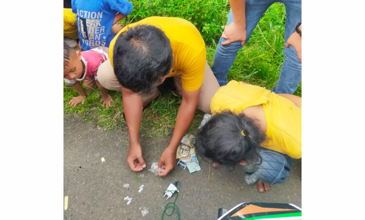 Kantongi Sabu Seberat 0,5 Gram,Pria Ceking Diringkus Polisi 1 DIRINGKUS— M (40) diringkus Satresnarkoba Polres Agam karena kedapatan membawa 5 paket sabu seberat 0,5 gram, Senin (12/6).