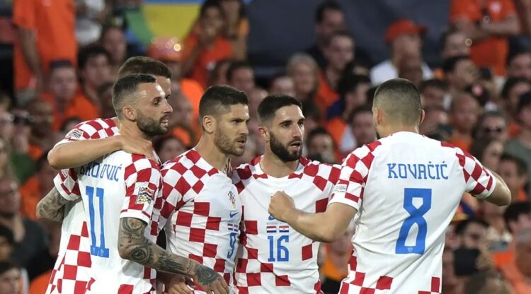 Bungkam Belanda 4-2, Kroasia Melaju ke Final UEFA Nations League 1 UEFA Nations League— Kroasia melaju ke final UEFA Nations League usai membungkam Belanda dengan skor 4-2 pada partai semifinal di Stadion De Kuip, Rotterdam, Kamis (15/6) dini hari WIB.