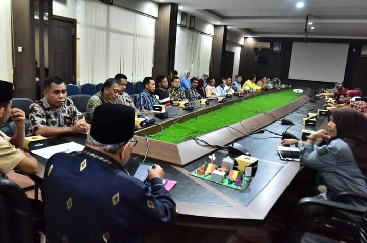 Terpilih Ikuti Raimuna Nasional ke XII, Kwarcab Pramuka Gelar Pertemuan dengan Wali Murid 1 PERTEMUAN— Wawako Sawahlunto memimpin pertemuan dengan para wali murid yang akan ikut di ajang Raimuna Nasional, di Balaikota Sawahlunto, Kamis (22/6).