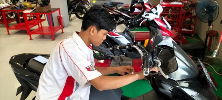 PT Menara Agung Mantapkan Langkah ke Festival Vokasi Satu Hati 2023 1 PEMBEKALAN—PT Menara Agung berikan pembekalan kepada siswa dan guru yang akan berkompetisi di tingkat nasional.