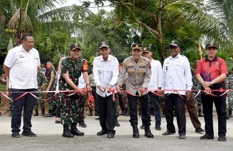 Menjadi Kenangan bagi Kota Pariaman, Tugu dan Jalan Latsitardanus XLIII Diresmikan 1 RESMIKAN TUGU DAN JALAN— Wali Kota Pariaman H Genius Umar saat resmikan tugu dan jalan Latsitardanus di Desa Cudadak Air Utara, Kecamatan Pariaman Utara.