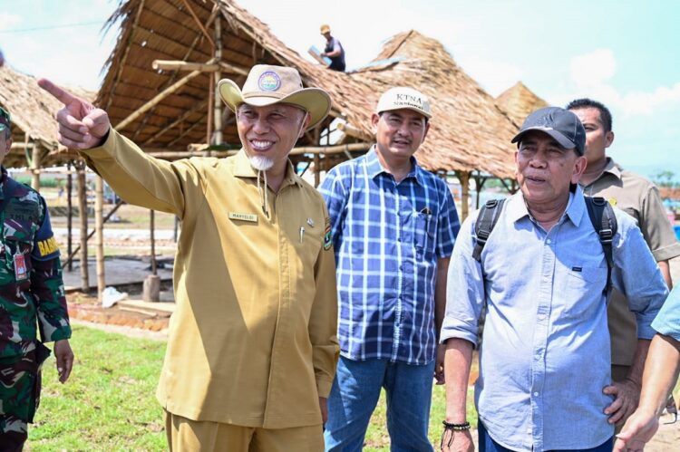 Gubernur Tinjau Lokasi Penas Tani ke XVI Tahun 2023, Persiapan Tuntas, Produk Pertanian Unggulan sudah Ditanam dan Tertata 1 KUNJUNGI LOKASI PENAS— Jelang acara pembukaan Pekan Nasional (Penas) Kontak Tani Nelayan Andalan (KTNA) ke XVI tahun 2023 di Sumatera Barat (Sumbar), Gubernur Sumbar, Mahyeldi Ansharullah lakukan kunjungan ke lokasi acara, Senin (5/6).
