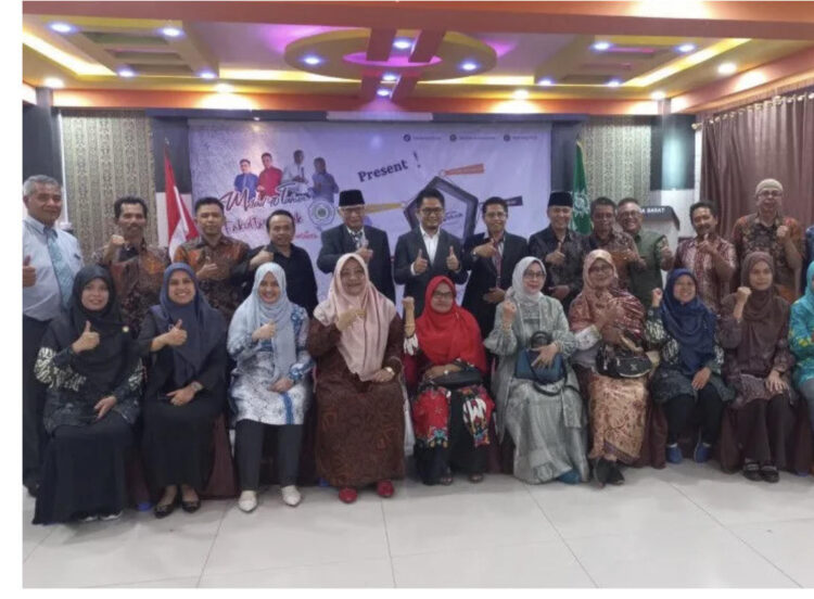 MILAD— Fakultas Teknik (FT) Universitas Muhammadiyah (UM) Sumatera Barat memperingati hari jadi atau Milad ke-40 di Bukittinggi yang disebut telah melahirkan 1.200 alumni sejak 1983.