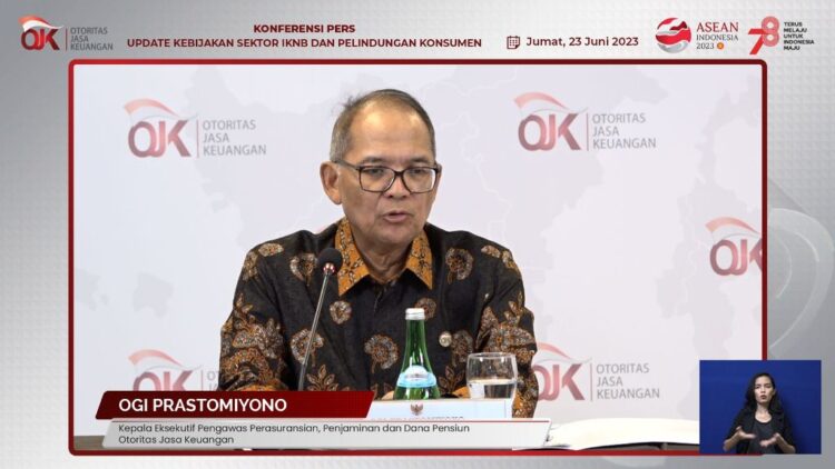 OJK Cabut Izin Usaha Asuransi Kresna Life 1 CABUT IZIN— Kepala Eksekutif Pengawas Industri Keuangan Non Bank OJK, Ogi Prastomiyono mengumumkan pencabutan izin usaha asuransi Kresna Life.