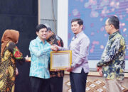 Konsisten Larangan Iklan Rokok Sejak 2019 hingga 2023, Wali Kota Deri Asta Terima Penghargaan Pastika Awya Pariwara