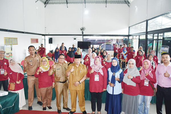 Pelatihan Inovasi dan Higienitas Kuliner, Tingkatkan Kualitas dan Nilai Jual Produk 1 PELATIHAN PENINGKATAN INOVASI— Bupati Agam Andri Warman, membuka secara resmi Pelatihan Peningkatan Inovasi dan Higienitas Sajian Kuliner di Homestay Tabek Mandi Sikabu, Kecamatan IV Koto.