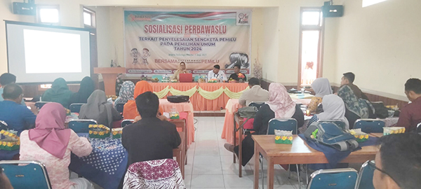 Penyelesaian Sengketa Pemilu Mengacu Pada Peraturan Bawaslu 1 SOSIALISASI— Bawaslu Sijunjung mensosialisasikan Perbawaslu terkait penyelesaian sengketa Pemilu 2024 itu, Rabu (7/6) bertempat di Wisma Keluarga Muaro Sijunjung dan dibuka langsung oleh Ketua Bawaslu, Agus Hutrial Tatul.