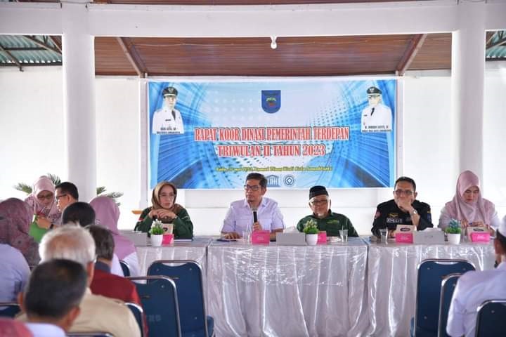 Pimpin Rakor di Balairung, Wako Ingatkan Kesiapsiagaan Risiko Bencana 1 RAKOR— Wali Kota Sawahlunto Deri Asta memimpin Rapat Koordinasi (Rakor) pemerintahan terdepan, di Balairung Rumah Dinas, Rabu (31/5).