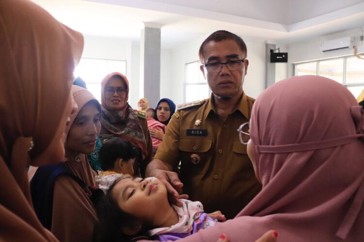 TERHARU—Pj. Wali Kota Payakumbuh Rida Ananda terharu